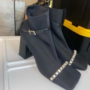 SOLD Black ankle boots with heels and stones